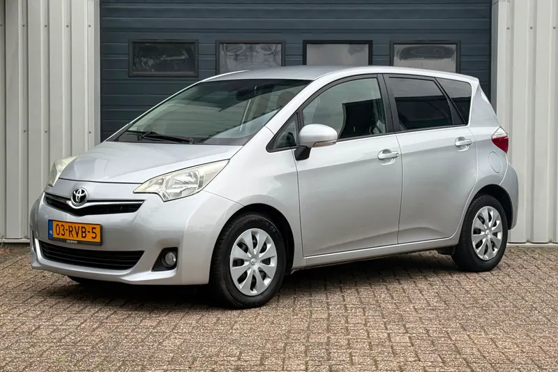 Toyota Verso (2011)