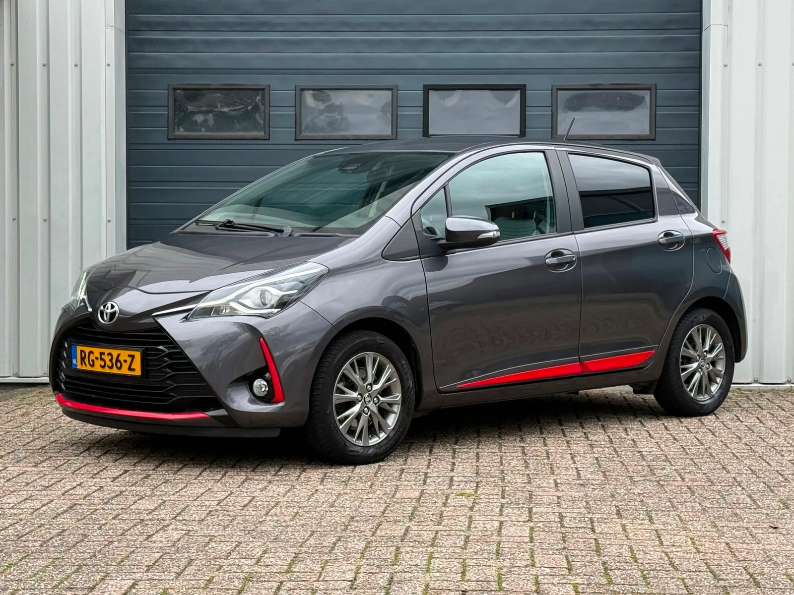Toyota Yaris (2017) — foto 1