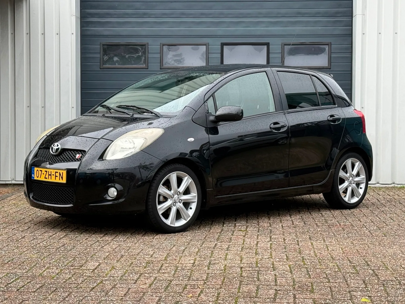 Toyota Yaris (2008) — foto 1