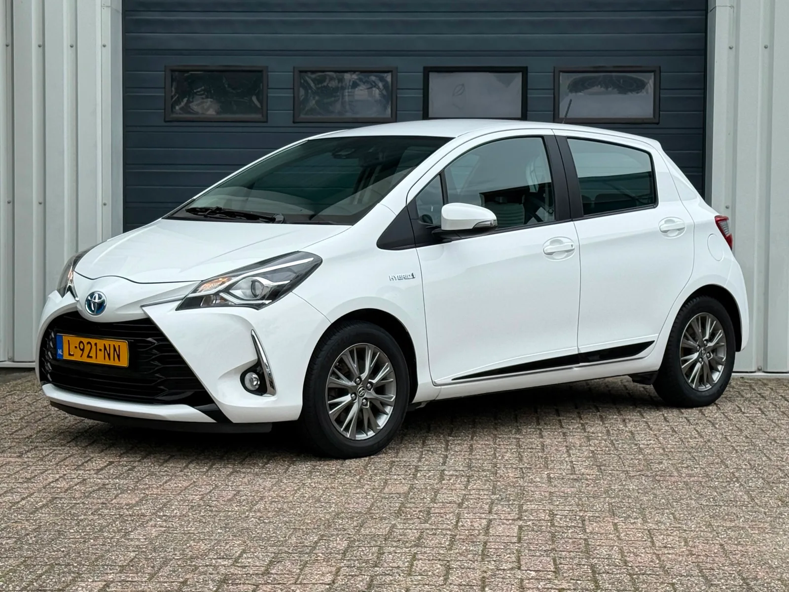 Toyota Yaris (2017) — foto 1