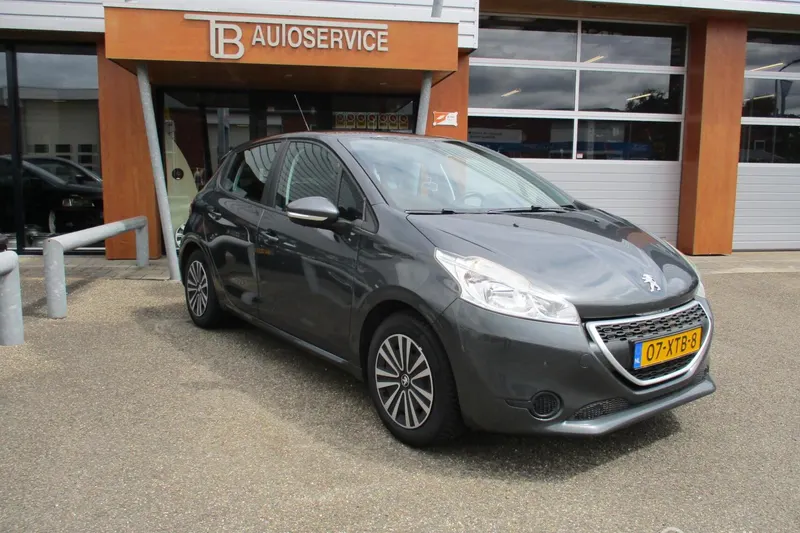 Peugeot 208 (2012)