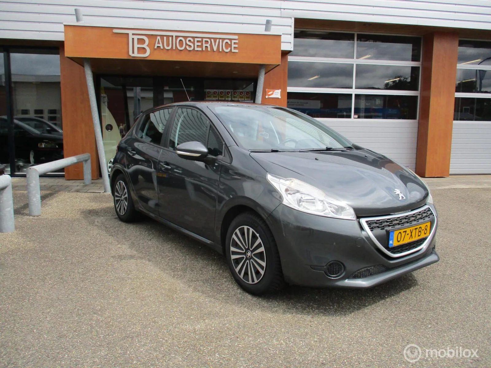 Peugeot 208 (2012) — foto 1