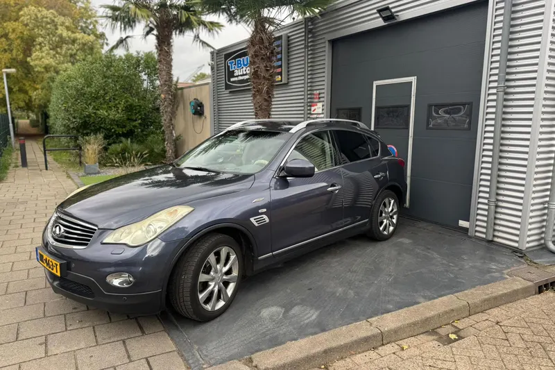 Infiniti EX (2010)