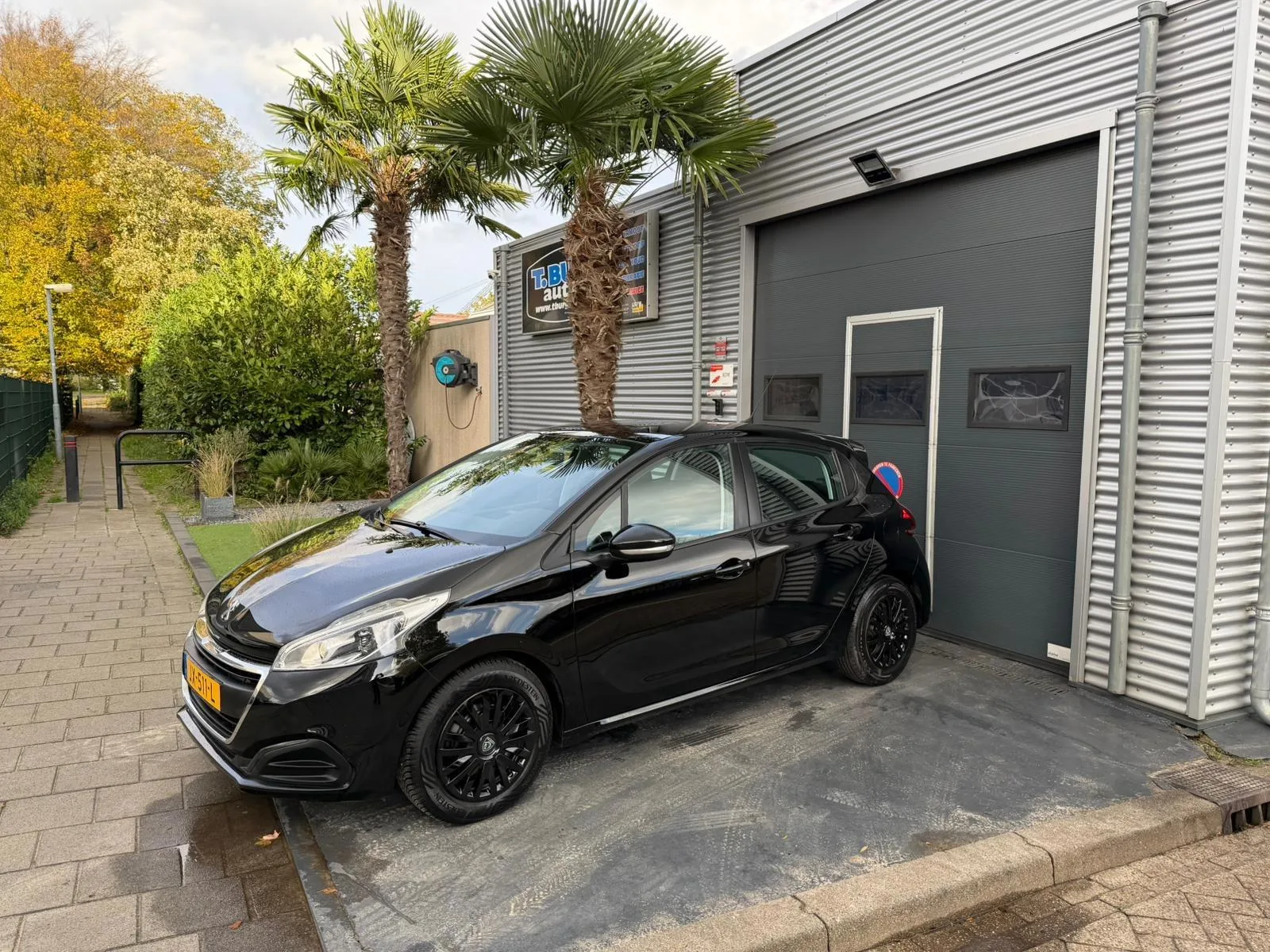 Peugeot 208 (2016) — foto 1
