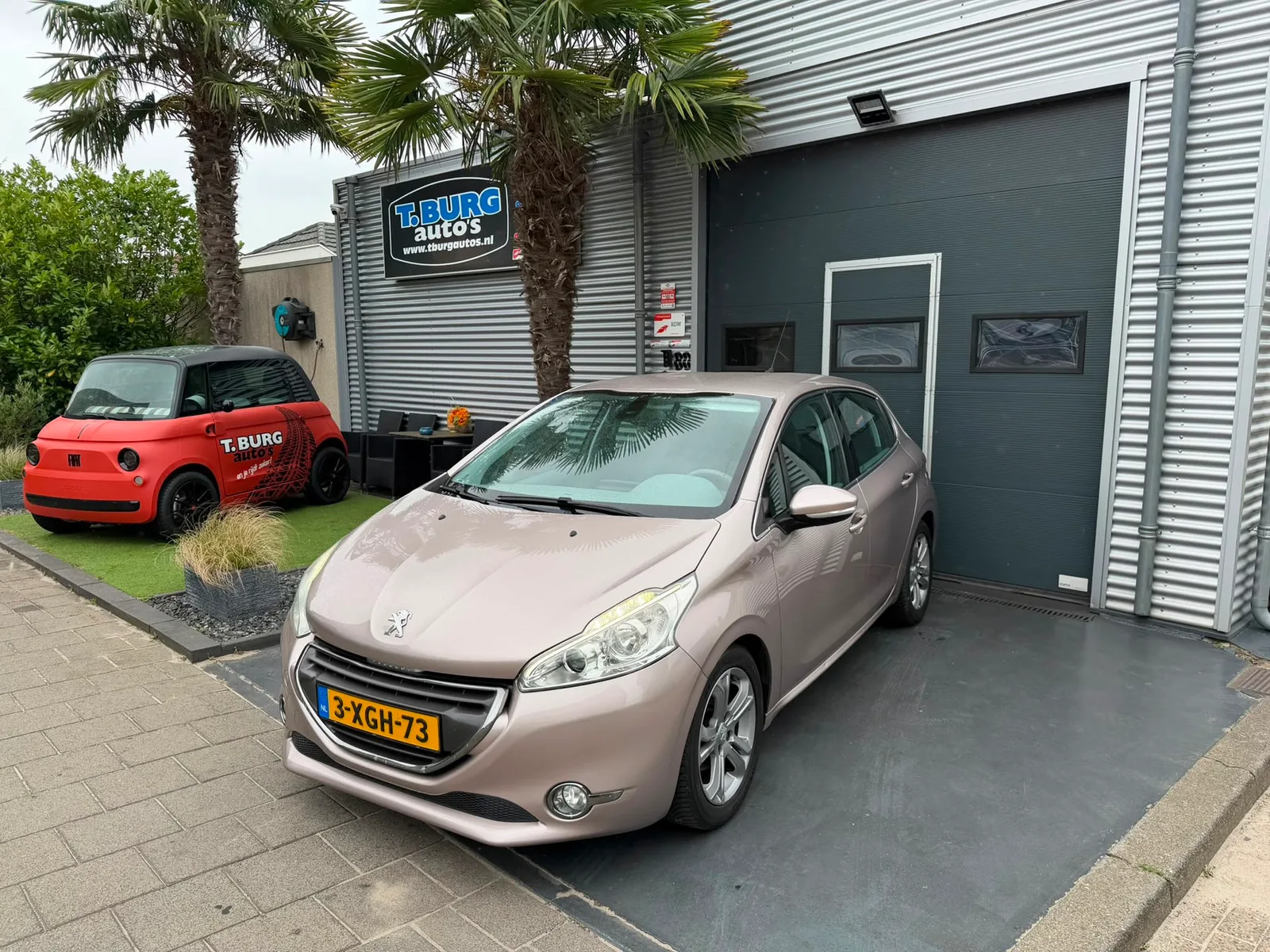 Peugeot 208 (2012) — foto 1