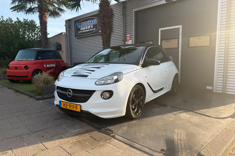 Opel Adam (2013)