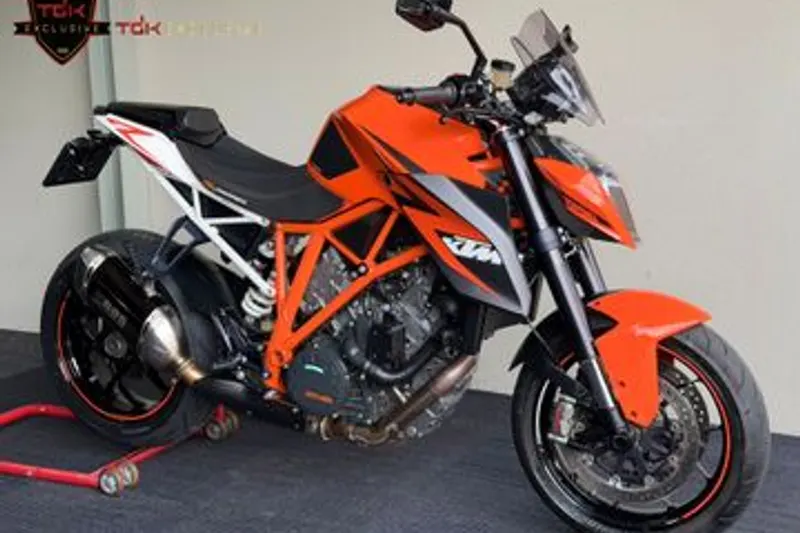 KTM 1290 SuperDuke R (2015)