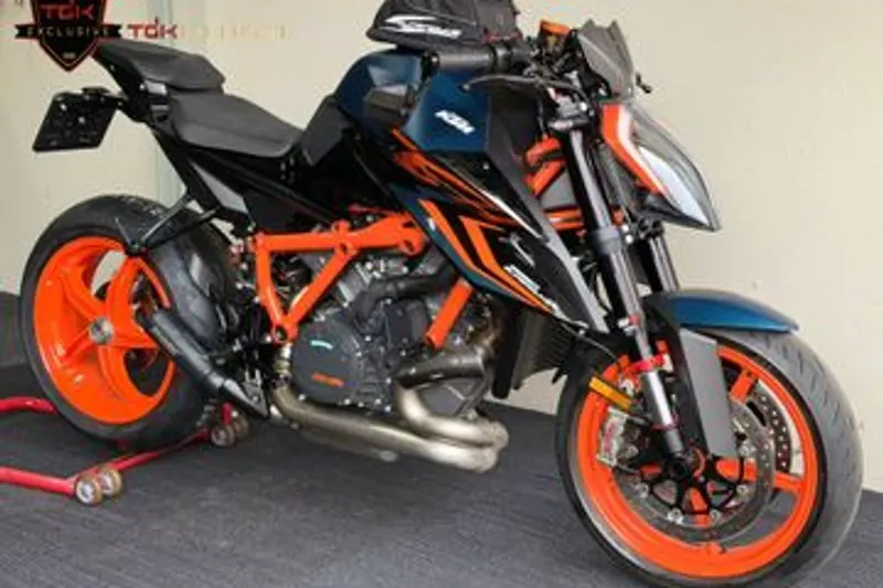 KTM 1290 SuperDuke R (2024)
