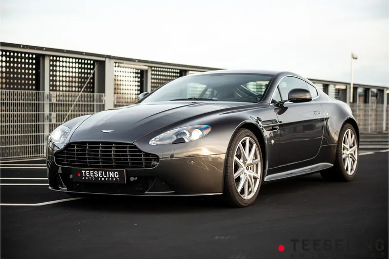 Aston Martin V8 Vantage (2011)