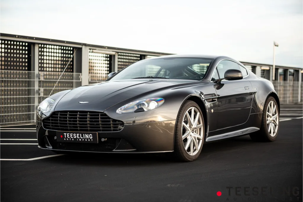 Aston Martin V8 Vantage (2011) — foto 1