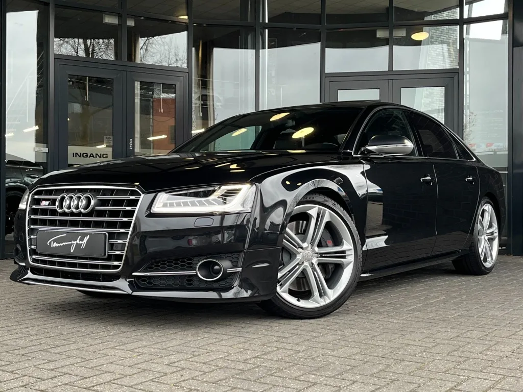 Audi S8 (2015) — foto 1