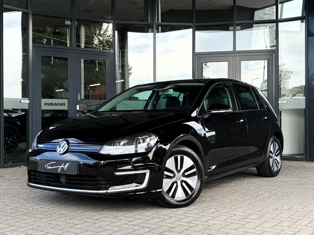 Volkswagen e-Golf (2015) — foto 1