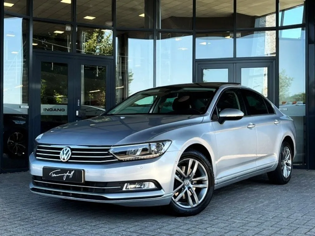 Volkswagen Passat (2015) — foto 1