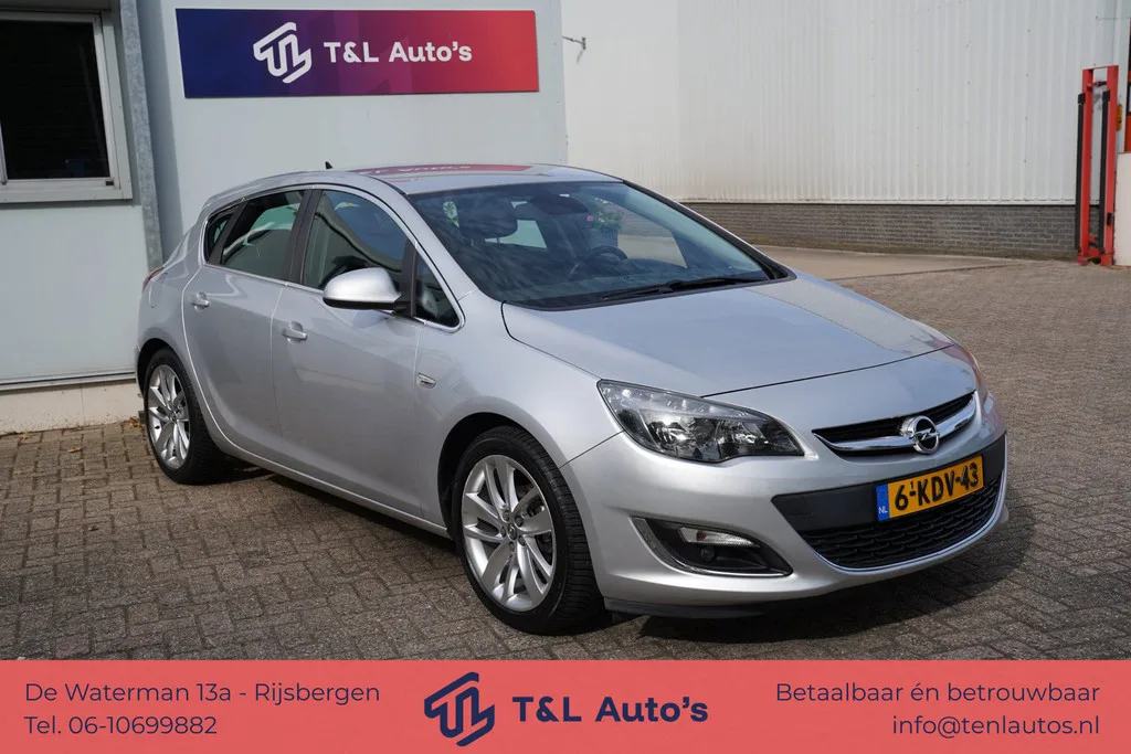 Opel Astra (2013) — foto 1