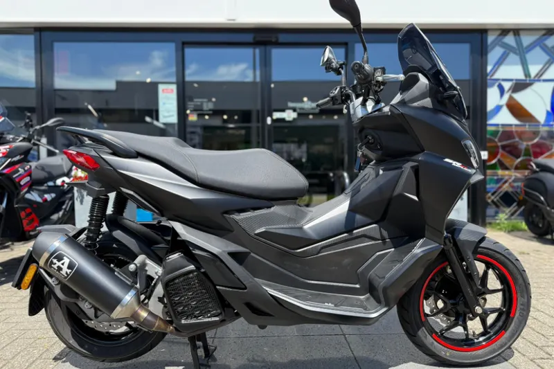 Aprilia SR GT 200cc (2024)