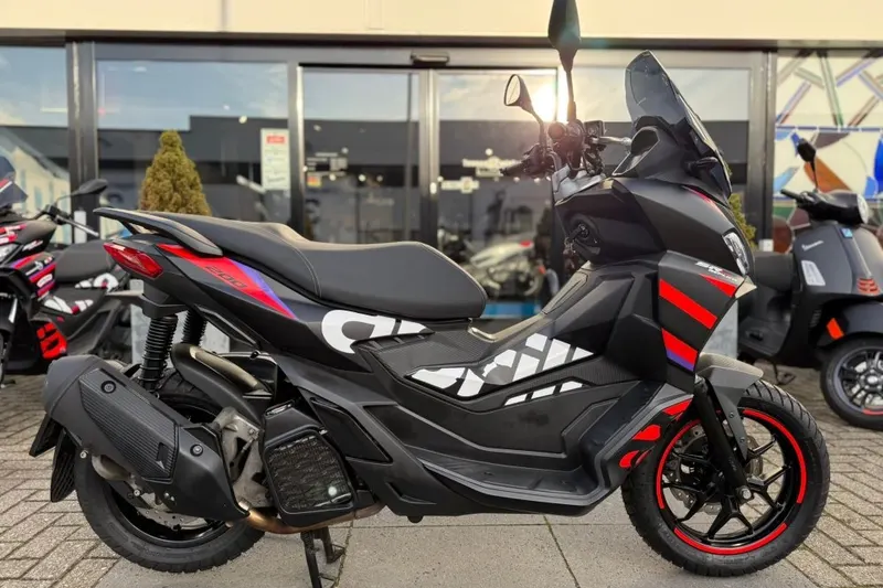 Aprilia SR GT 200 (2024)