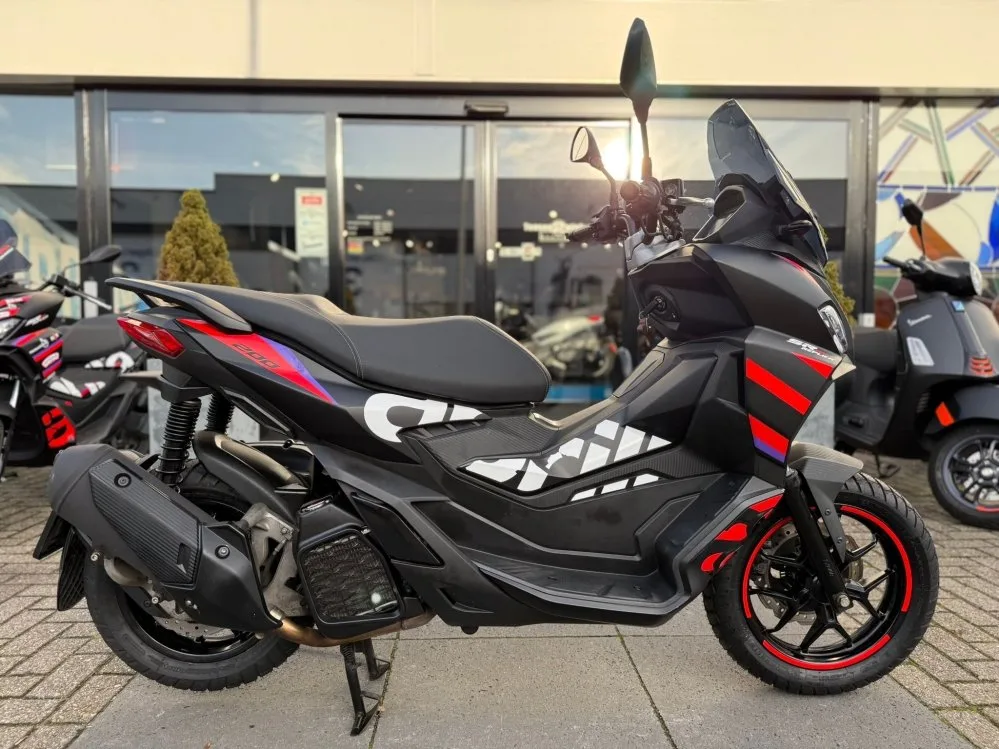 Aprilia SR GT 200 (2024) — foto 1
