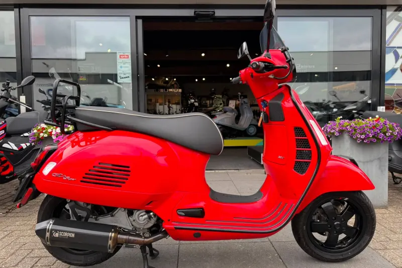 Vespa GTS 300 (2021)