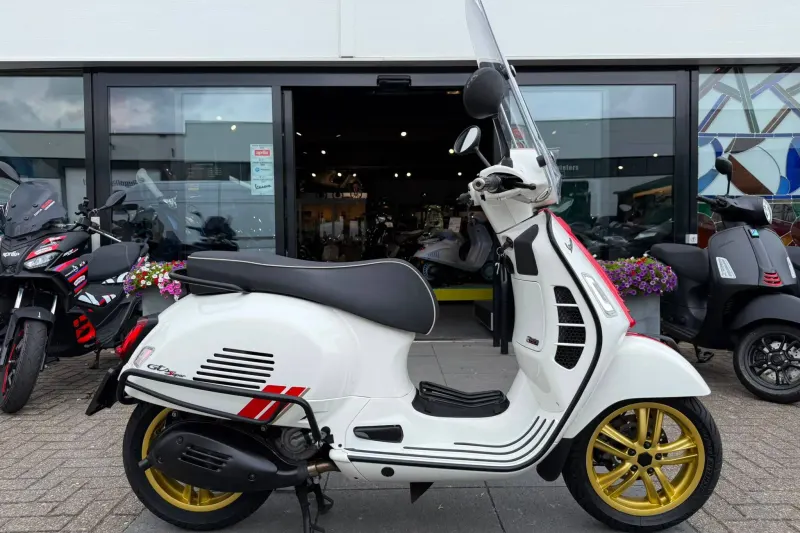 Vespa GTS 300 (2022)