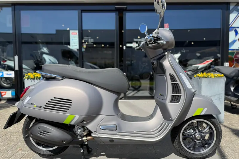 Vespa GTS 300 (2024)