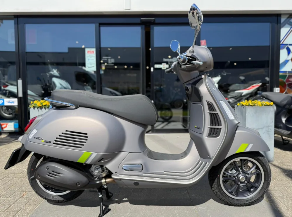 Vespa GTS 300 (2024) — foto 1