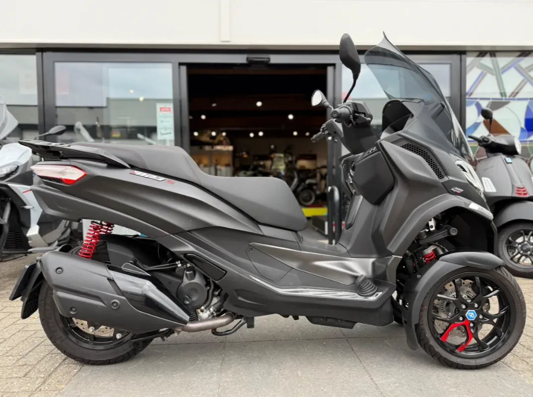 Piaggio MP3 400cc Sport HPE (2024) — foto 1