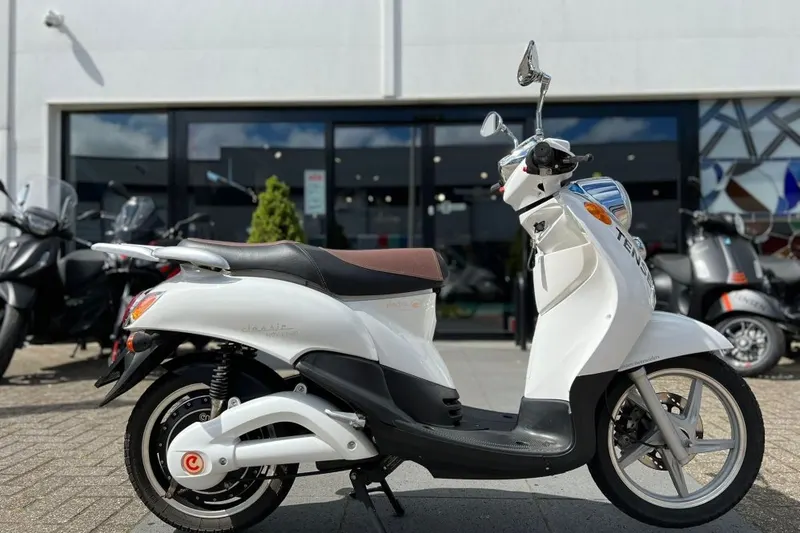Emco Novi jong gebruikte scooter elektrisch (2019)