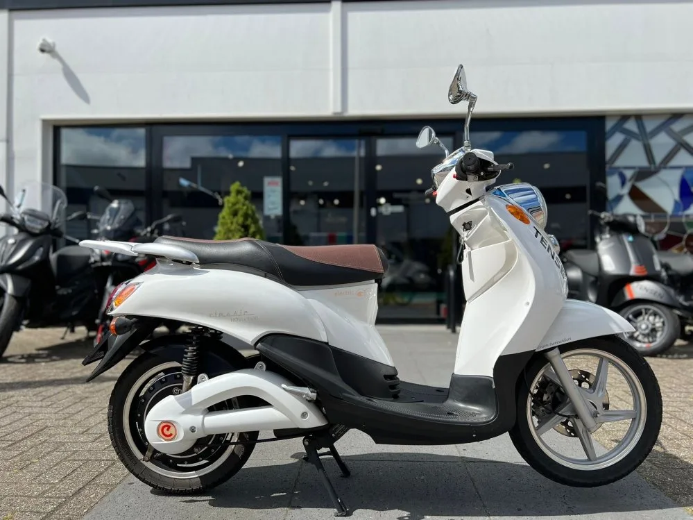 Emco Novi jong gebruikte scooter elektrisch (2019) — foto 1