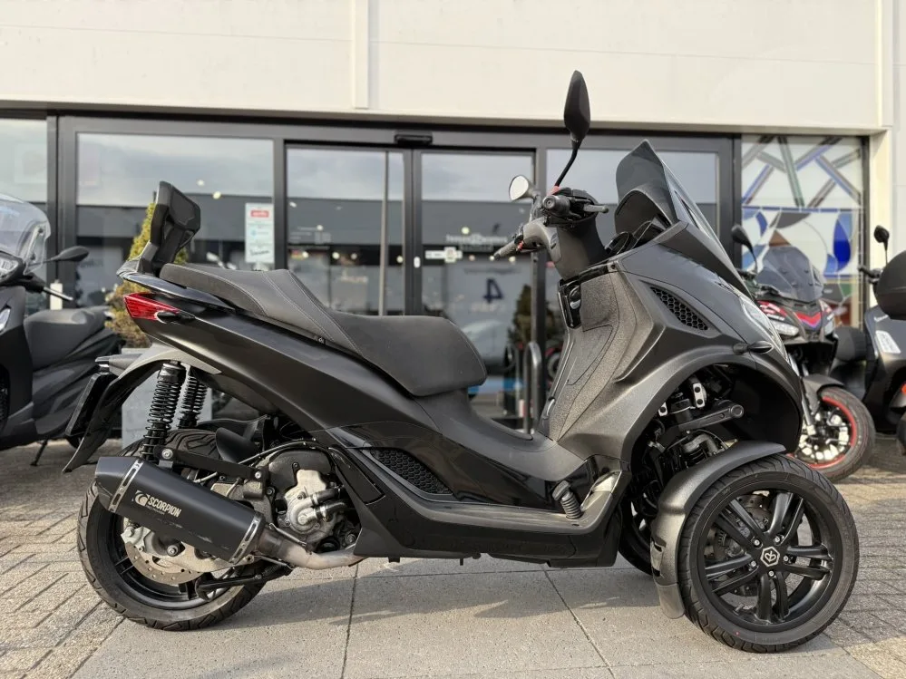 Piaggio MP3 300cc DeepBlack Piaggio (2023) — foto 1
