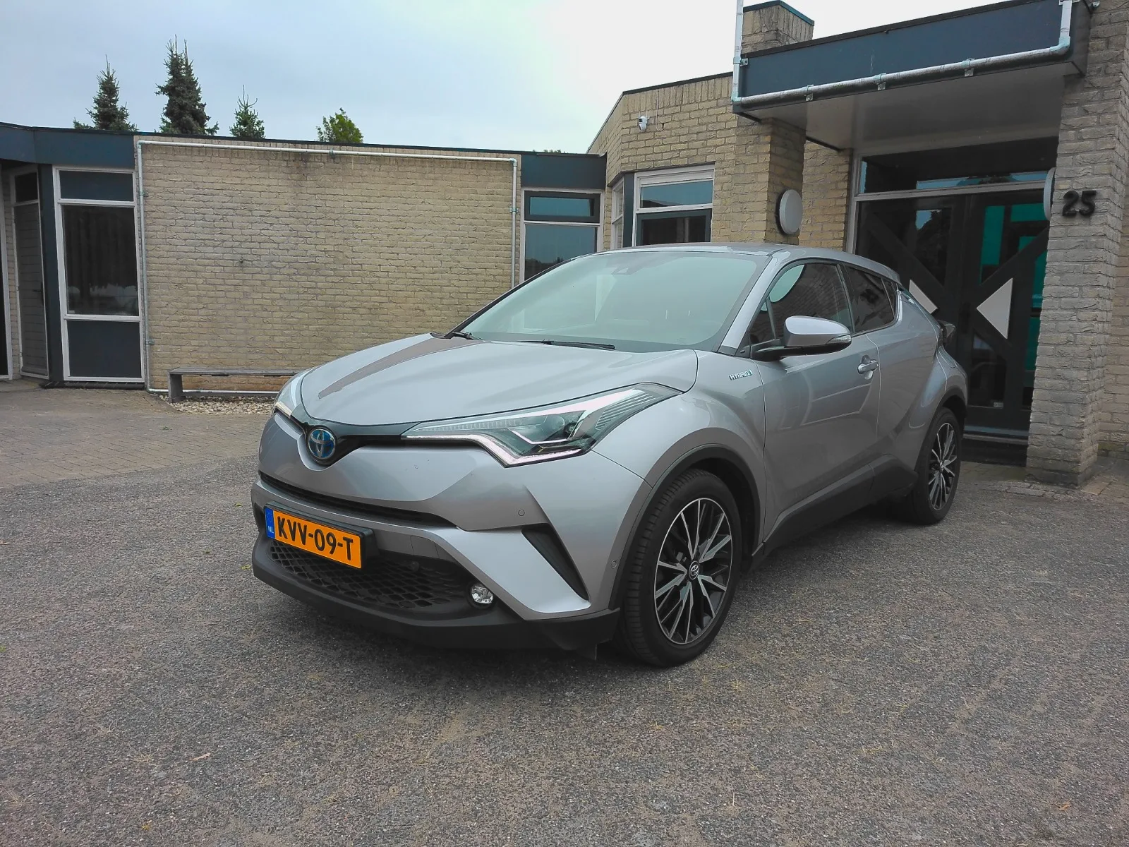 Toyota C-HR (2018) — foto 1