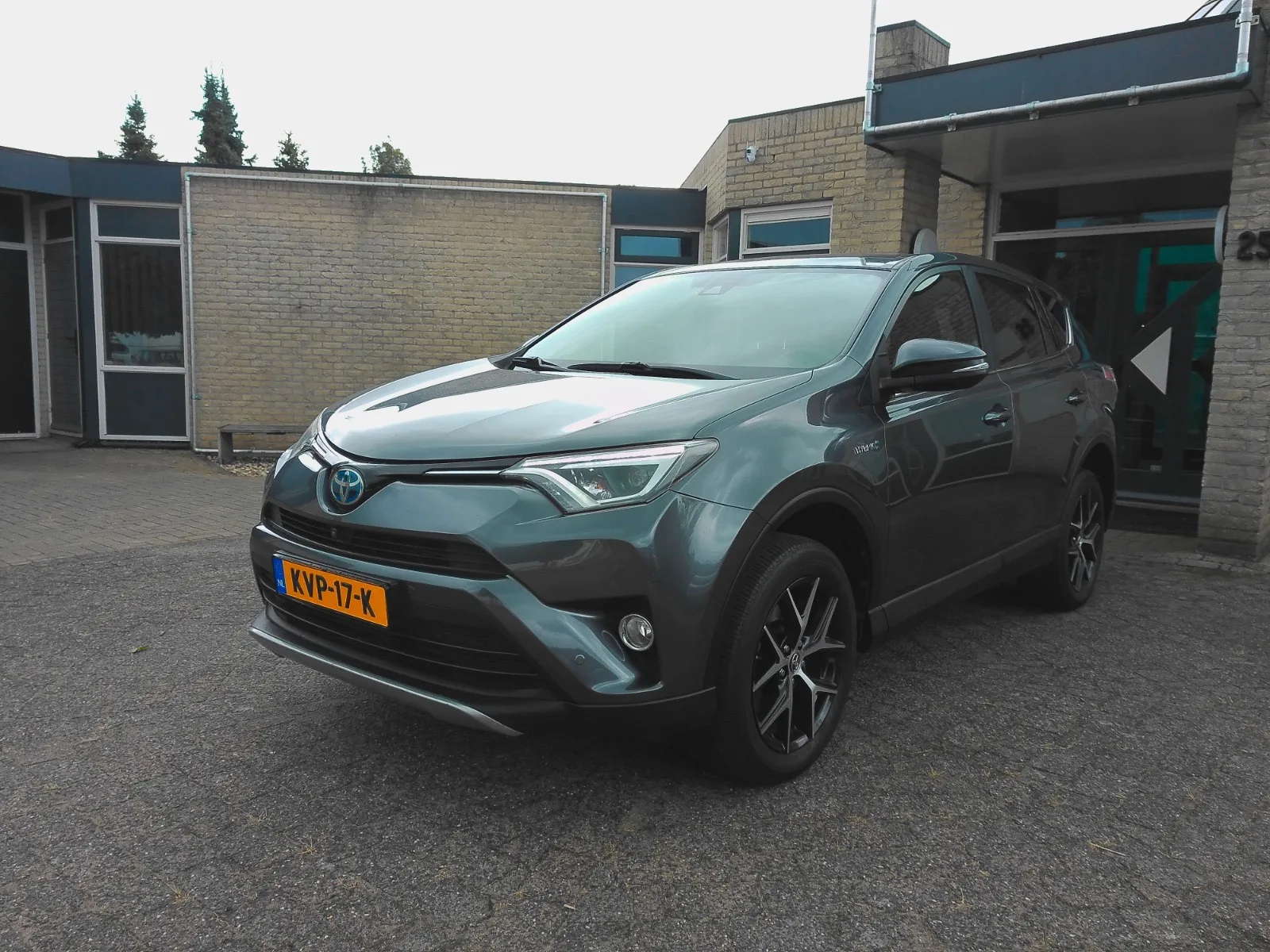 Toyota RAV4 (2016) — foto 1