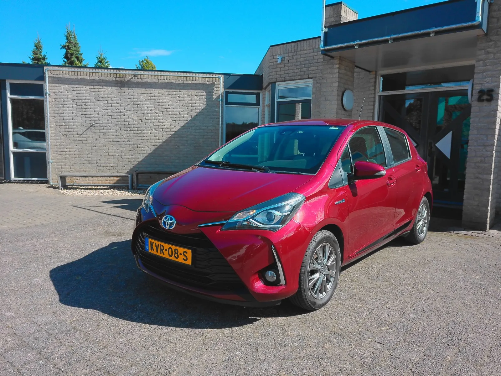 Toyota Yaris (2017) — foto 1