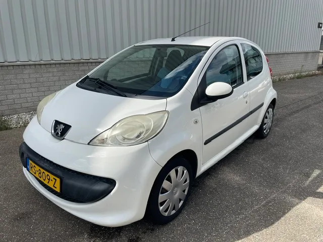 Peugeot 107 (2008) — foto 1