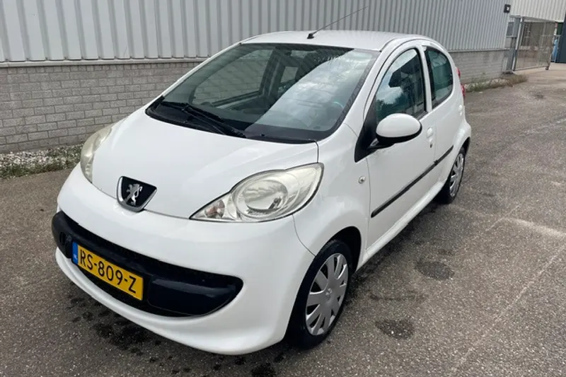 Peugeot 107 (2008)