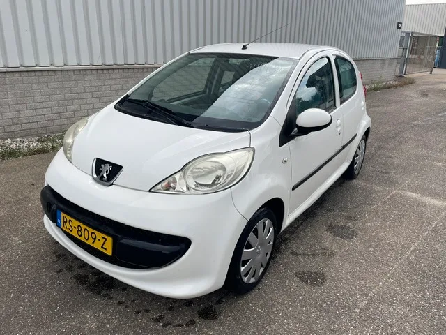 Peugeot 107 (2008) — foto 1