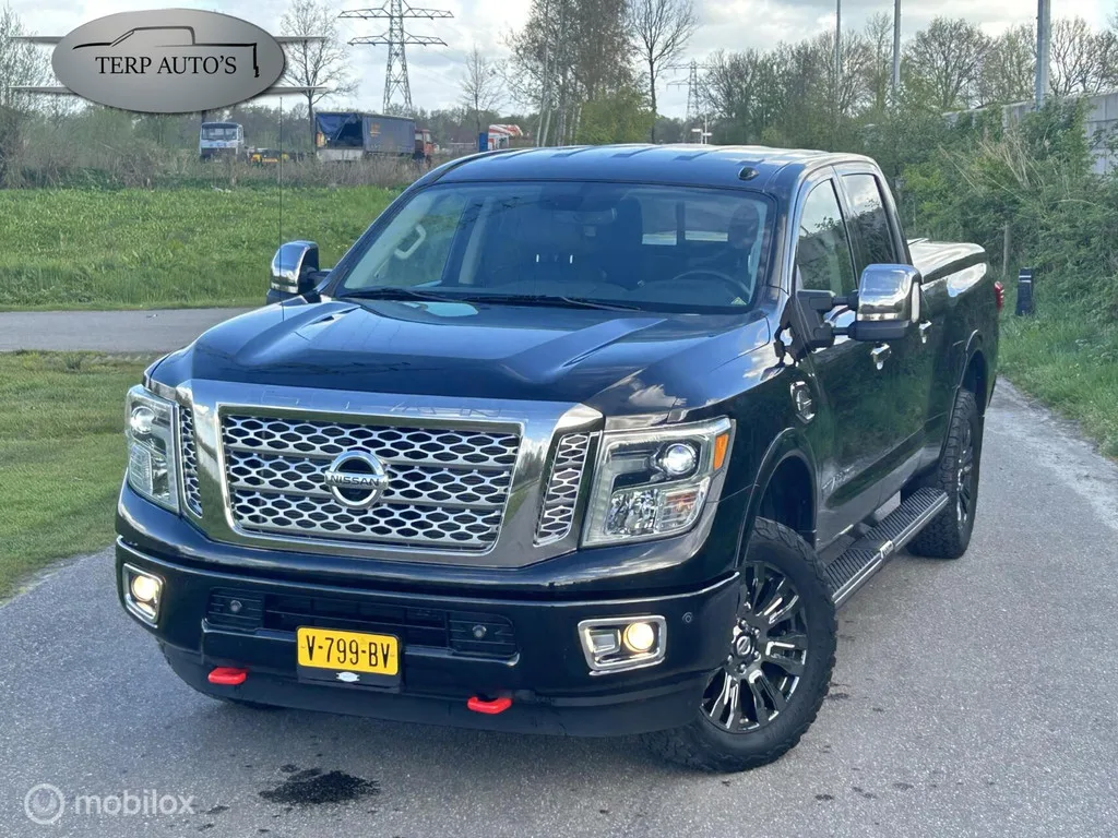 Nissan Titan (2016) — foto 1