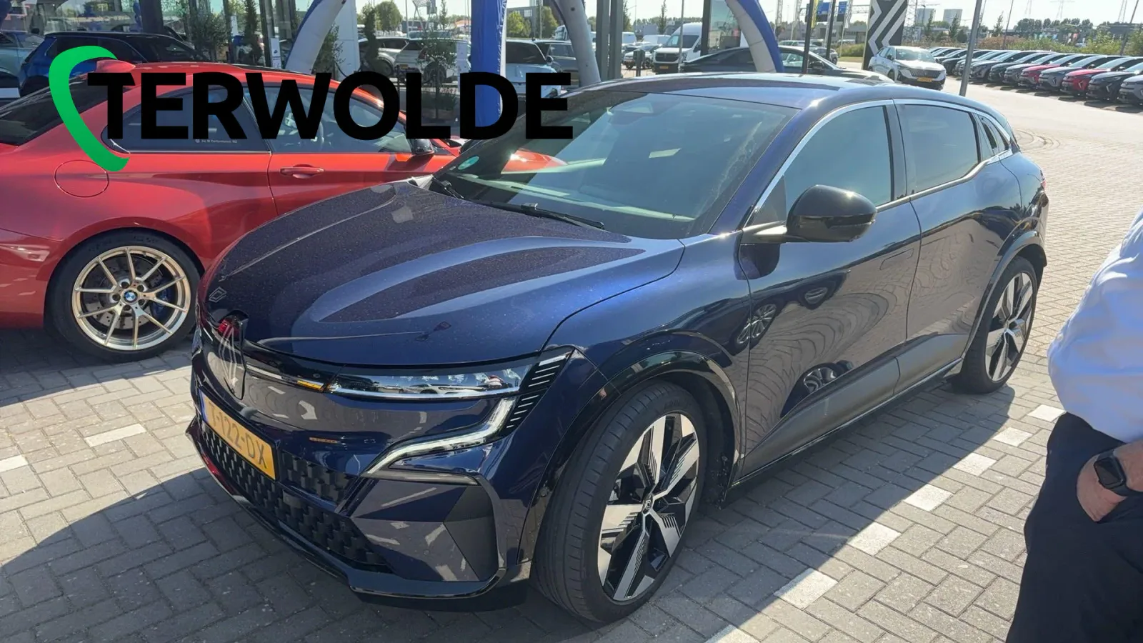 Renault Mégane E-Tech (2023) — foto 1