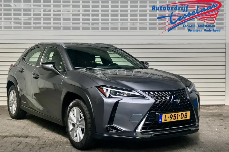 Lexus UX (2020)