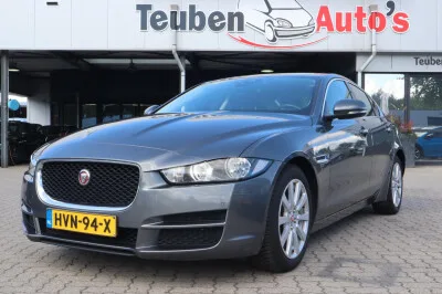 Jaguar XE (2016) — foto 1