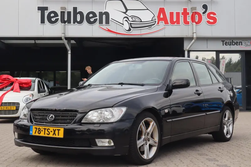 Lexus IS (2003)