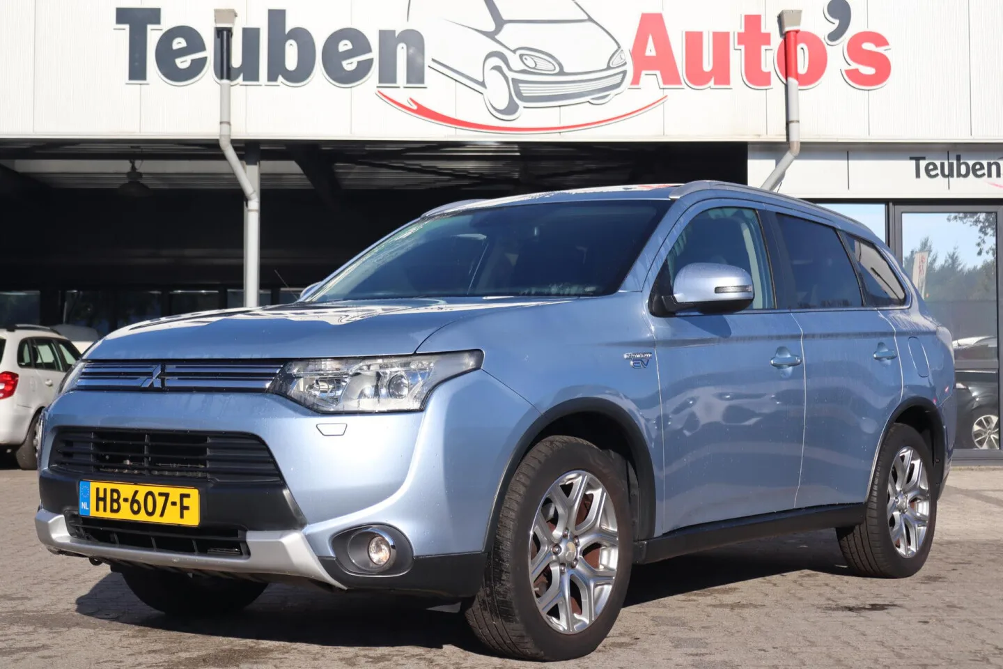Mitsubishi Outlander (2015) — foto 1
