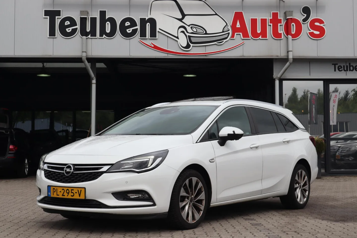 Opel Astra (2017) — foto 1