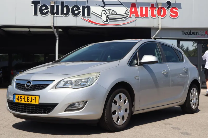Opel Astra (2010)