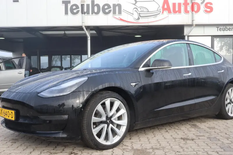 Tesla Model 3 (2019)