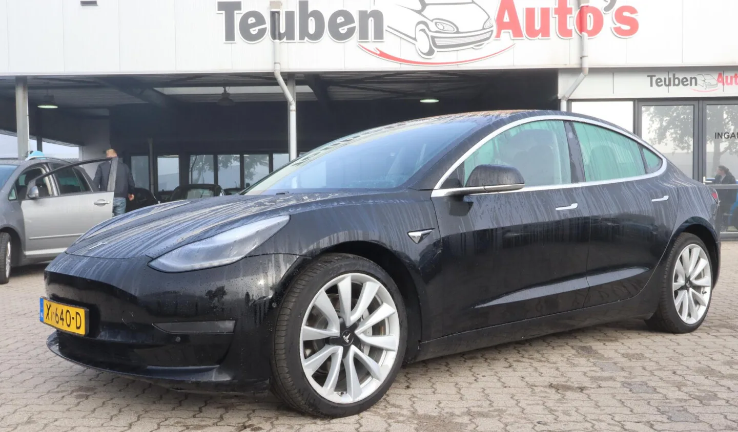 Tesla Model 3 (2019) — foto 1