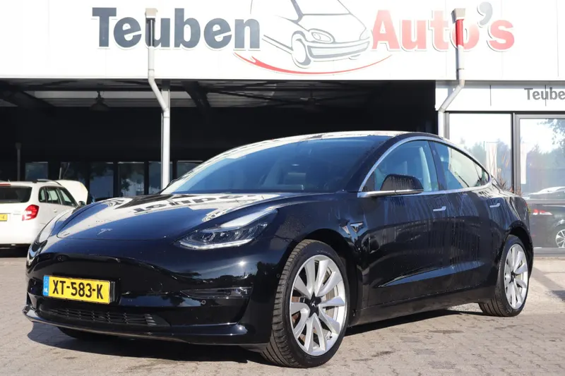 Tesla Model 3 (2019)