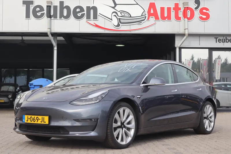Tesla Model 3 (2020)