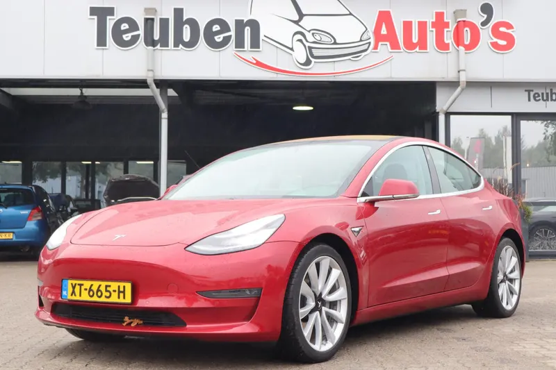 Tesla Model 3 (2019)