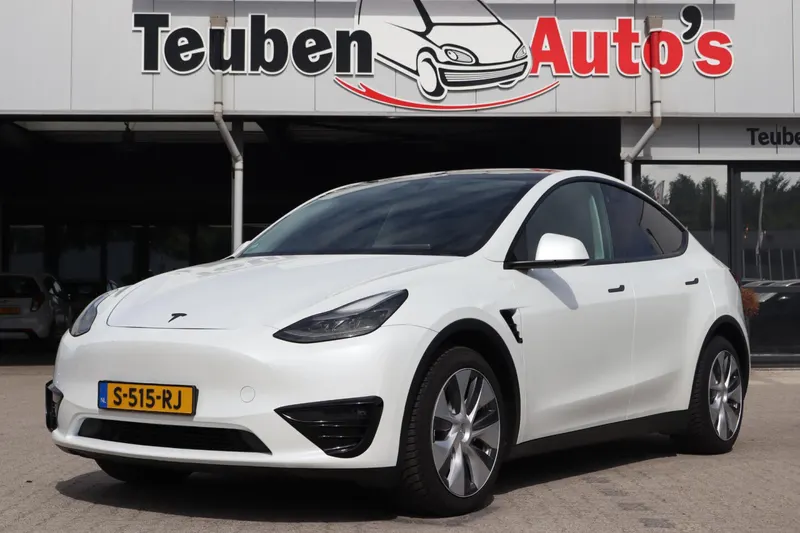 Tesla Model Y (2023)