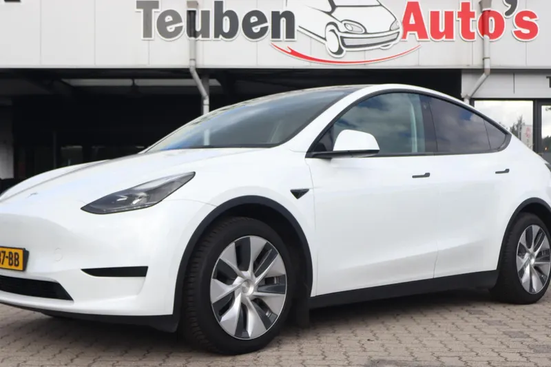 Tesla Model Y (2022)